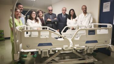 i coniugi Chianelli con il dG D'Urso e lo staff Ematologia